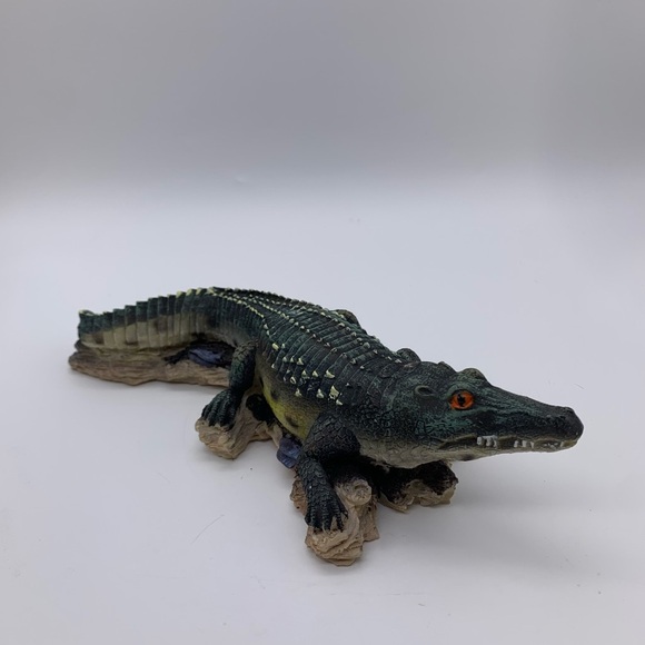 Realistic Alligator On Rock- Resin Indoor/Outdoor Aquarium Decor 12”Long - Picture 4 of 10
